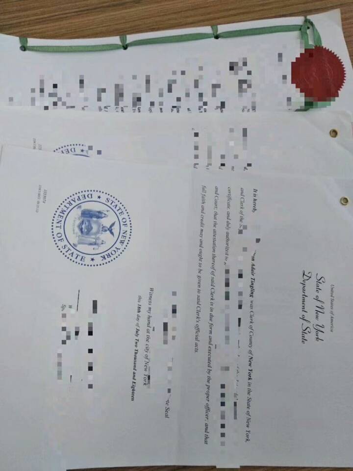 雷先生和妻子在荷蘭結(jié)婚辦理結(jié)婚證認(rèn)證